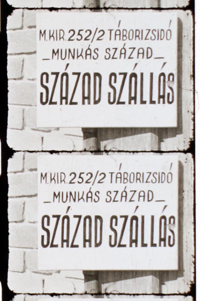 252/2 munkásszázad-szállás táblája